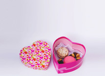 cookies in heart shaped boxes 