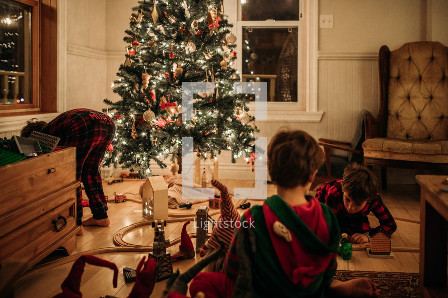 children playing around a Christmas tree 