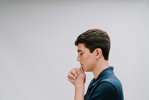 teen boy praying 