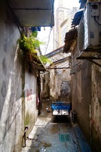a cart in a narrow alley 