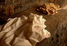 linens in the empty tomb 