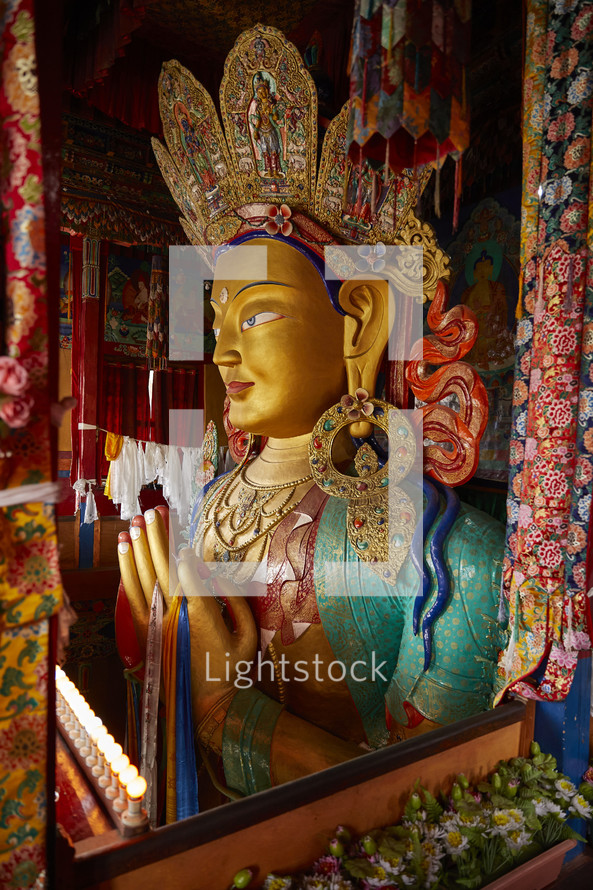 Buddhist temple golden statue 