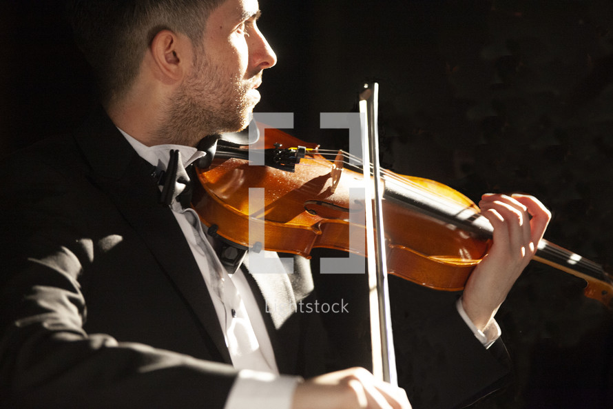 man playing a violin 