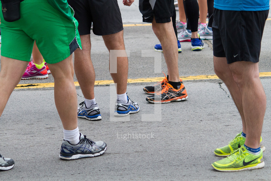 runners standing around before a marathon 