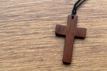 wooden cross necklace 