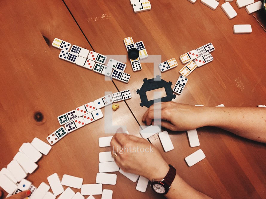 game of dominoes 