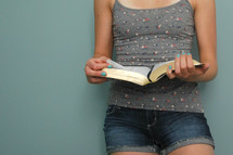 teen girl reading a Bible
