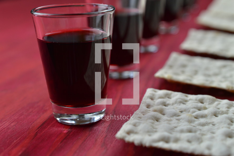 wine cups and crackers 