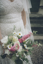 bride holding a bouquet of flowers 