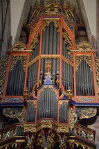 Organ with organ pipes.
