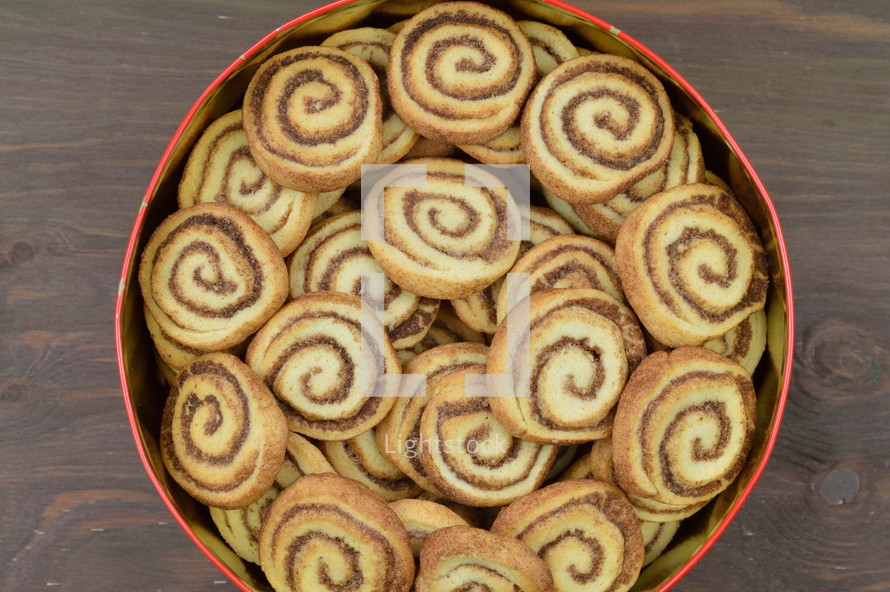 baking cinnamon roll cookies 