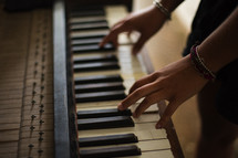 hands on a piano 