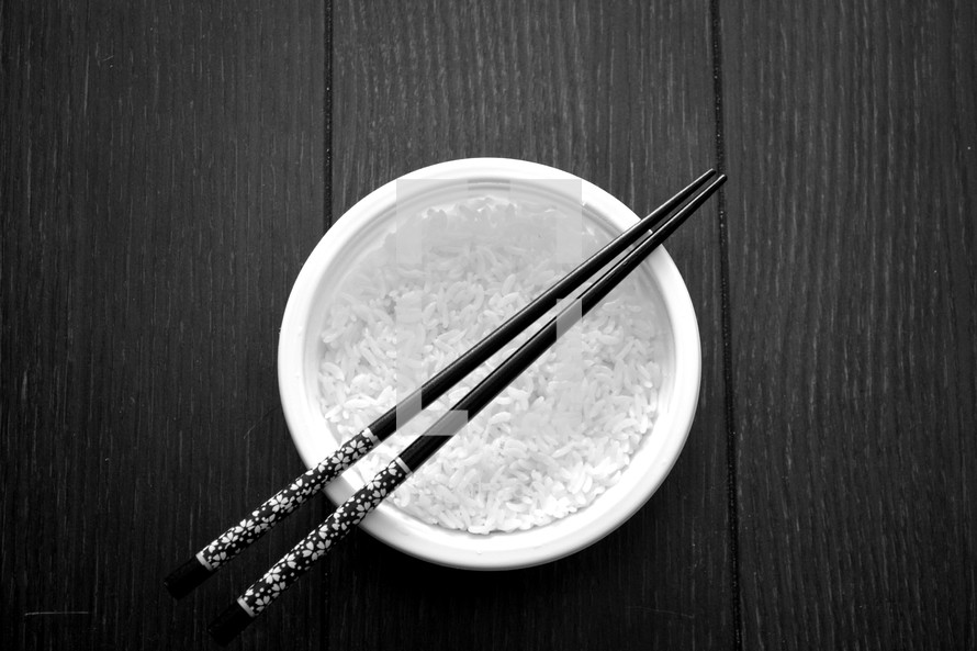 chop sticks and a bowl of rice 