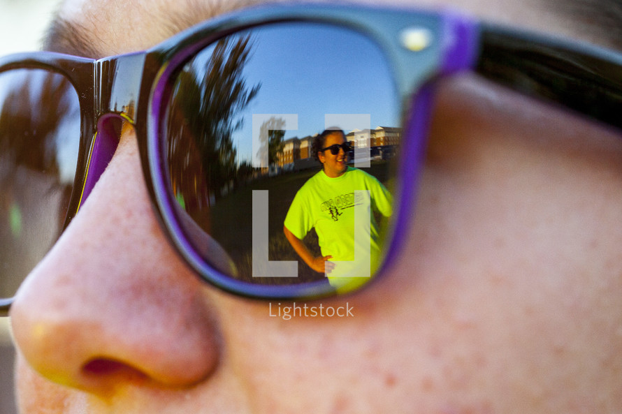 reflection in sunglasses 