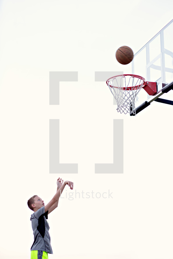 boy child playing basketball 
