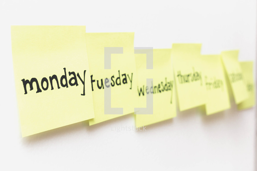Days of the week on post-it notes 