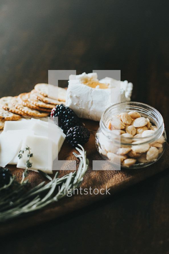 cracker and cheese tray 