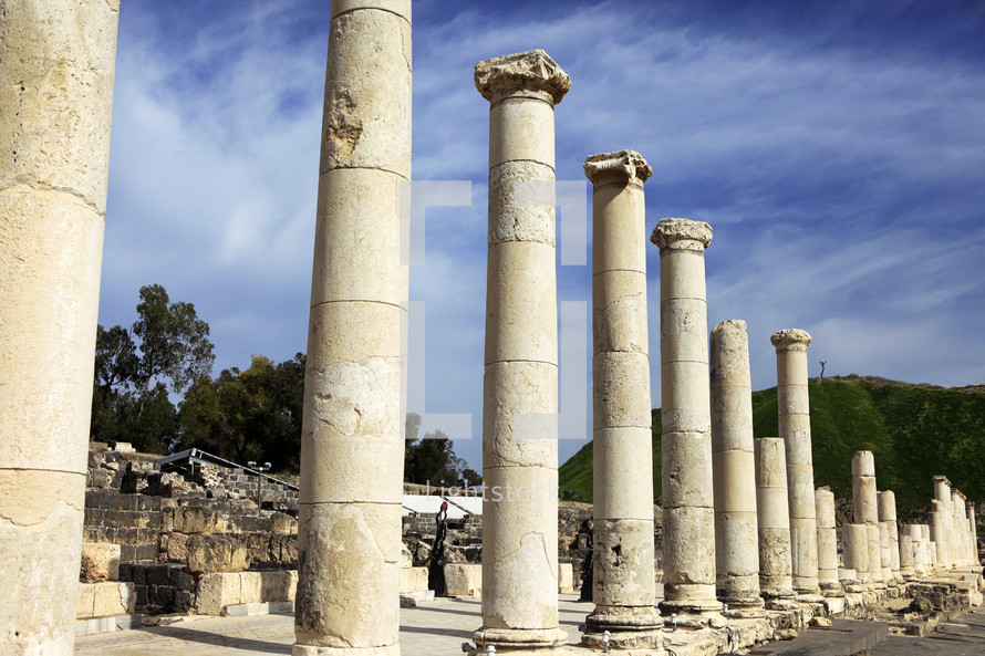 columns in ruins 