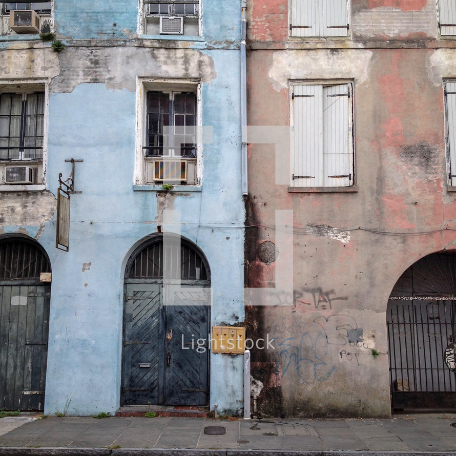 old buildings and sidewalk in New Orleans 