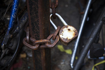 Chain and lock on a gate.