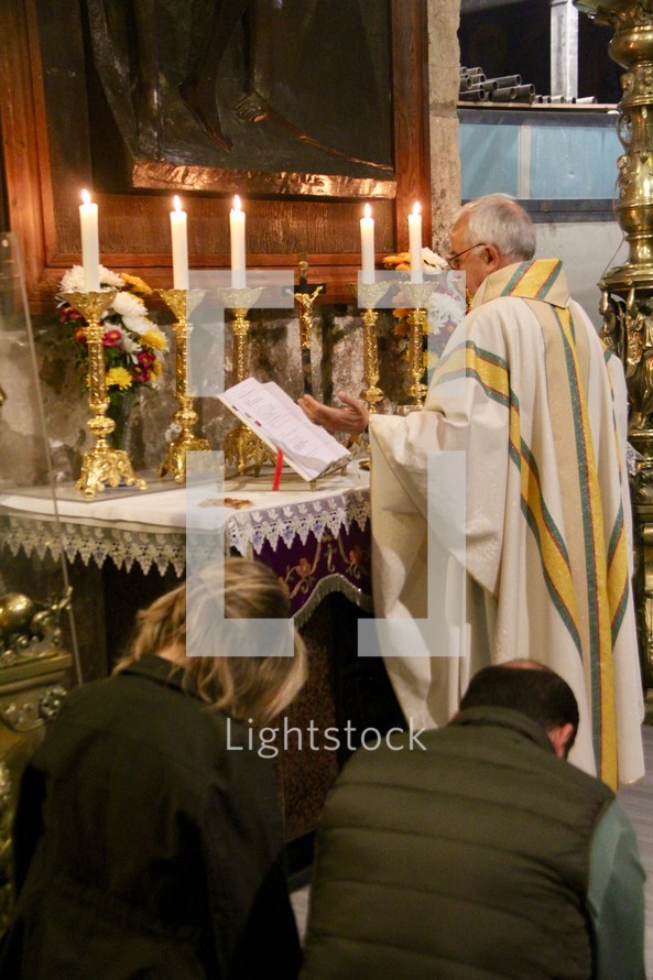 Prayer by Anglican Priest - Church off the Sepulchre Jerusalem