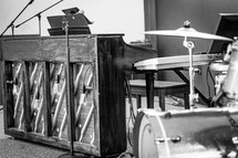 piano and drum set 