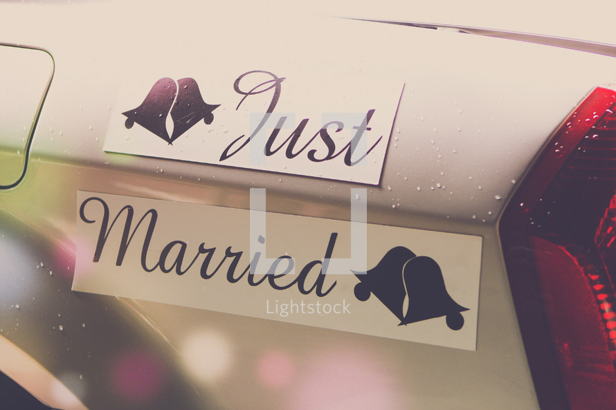 Just Married sign on car