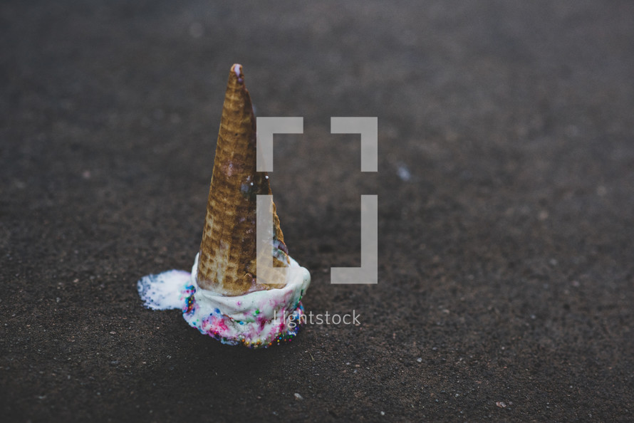 ice cream cone on the ground 