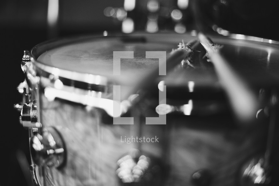 a shallow focus of snare drum and sticks