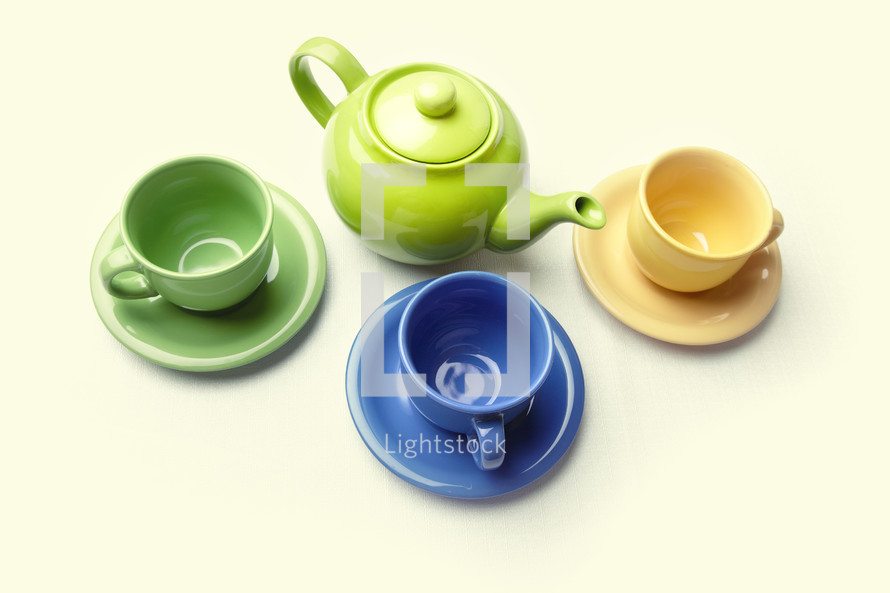 tea pots and tea cups 