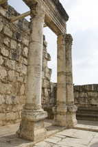 columns in ruins in Jerusalem 