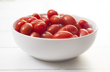 bowl of cherry tomatoes 
