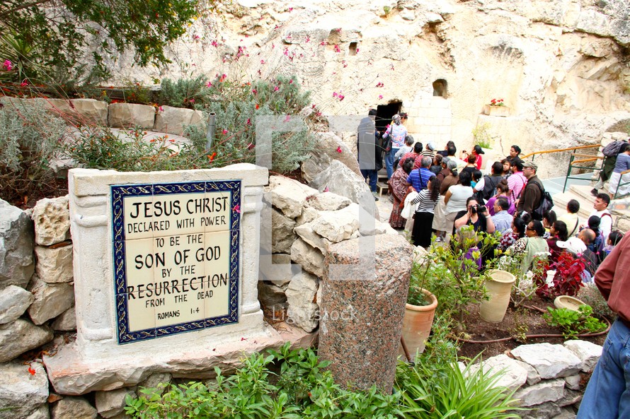 The crowd to see the Empty Tomb