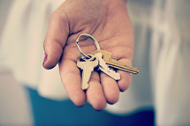 house keys in a woman's hand