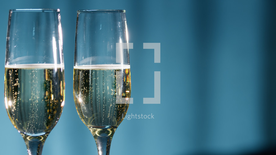 Two glasses of champagne to celebrate New Year's Eve 