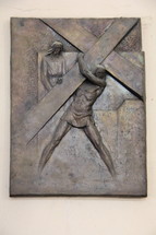 Jesus carrying the cross plaque 