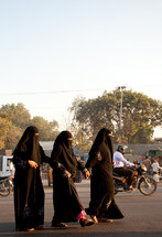 veiled women 