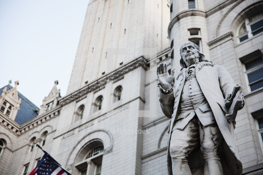 statue of Benjamin Franklin 