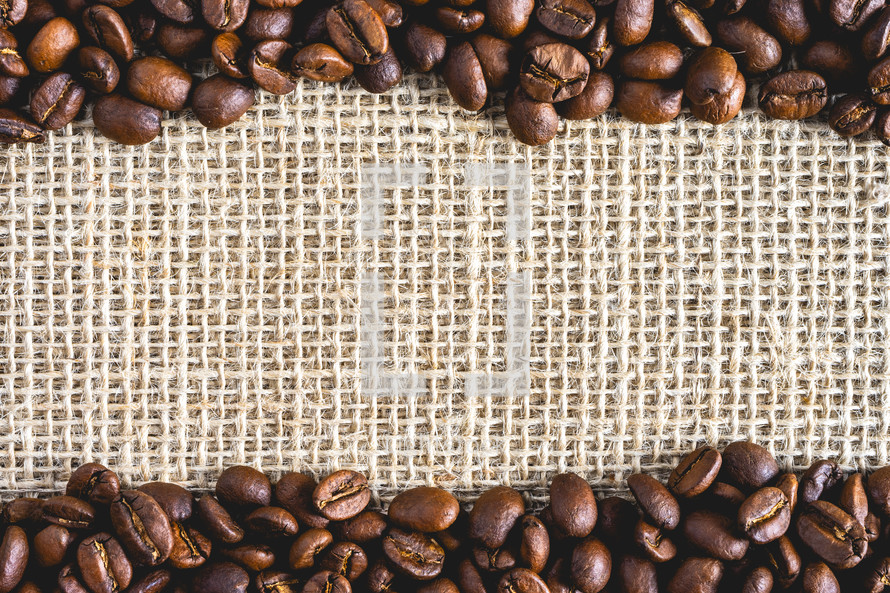 A frame of Coffee beans, on Burlap fabric. Background voor coffee related products.
