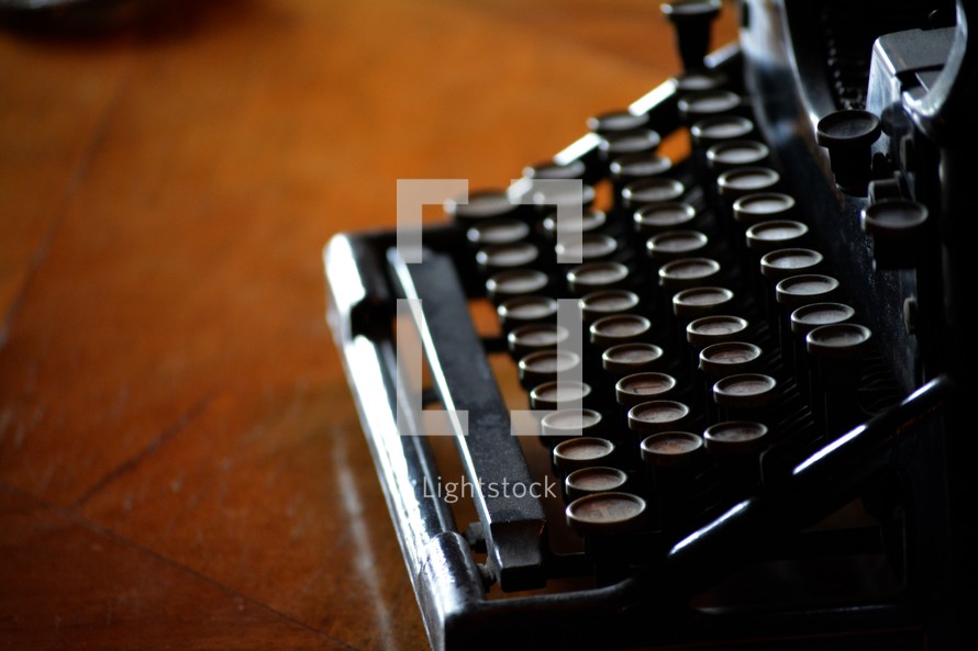 antique typewriter 