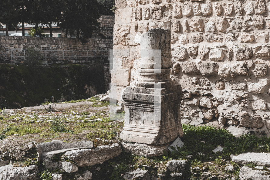 column in ruins in Jerusalem 