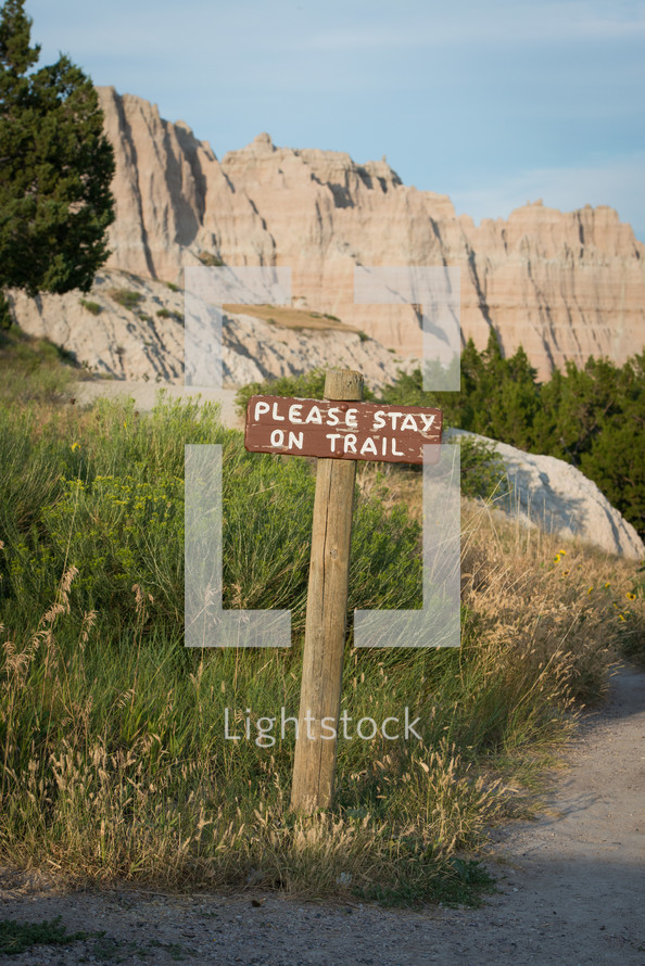 please stay on trail sign 