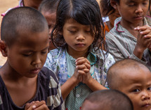 children praying in Cambodia 