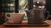 tea cup and tea pot 