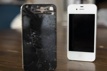 iPhone and iPhone with a cracked screen 
