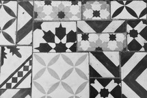 mosaic tile pattern in black and white 