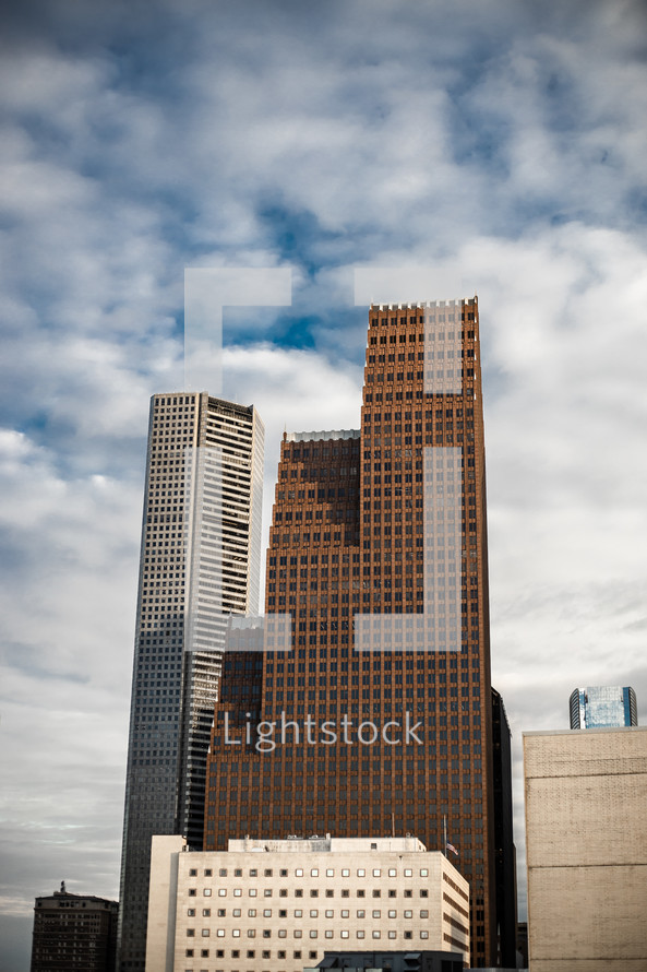 city building in daytime 
