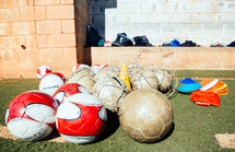 soccer balls in a net 