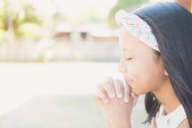 praying girl 