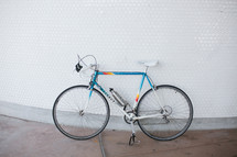 a bicycle leaning against a wall 